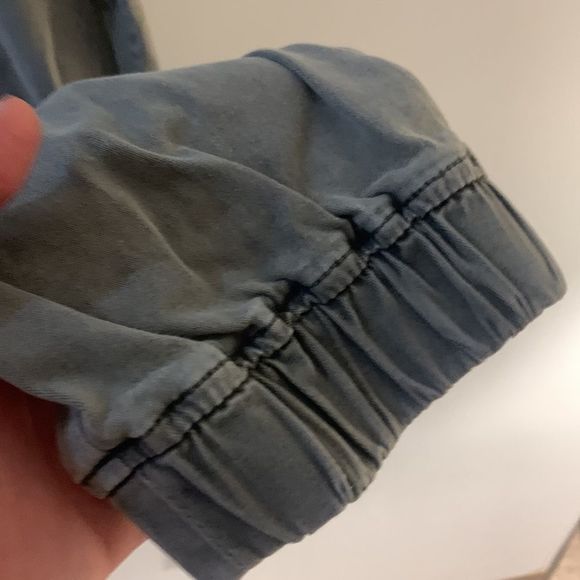 American Eagle Joggers - Picture 3 of 5